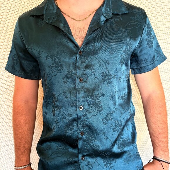 Men's Satin Embossed Button-Up Shirt - Picture 2 of 7